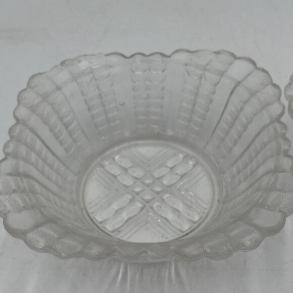 Set Of 2 Antique Glass EAPG Bowls Scalloped Edges Intricate Geometric Pattern - Picture 5 of 7